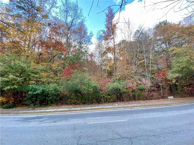 a view of a yard with a tree