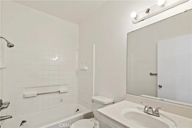 $417,000 | 11150 Glenoaks Boulevard, Unit 70, Pacoima, CA 91331