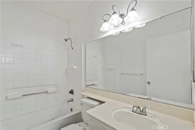 $417,000 | 11150 Glenoaks Boulevard, Unit 70, Pacoima, CA 91331