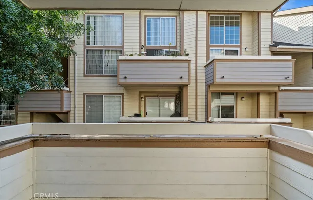 $417,000 | 11150 Glenoaks Boulevard, Unit 70, Pacoima, CA 91331