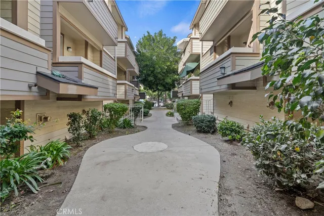$417,000 | 11150 Glenoaks Boulevard, Unit 70, Pacoima, CA 91331