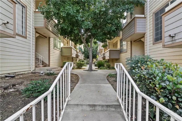 $417,000 | 11150 Glenoaks Boulevard, Unit 70, Pacoima, CA 91331