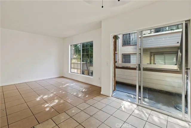 $417,000 | 11150 Glenoaks Boulevard, Unit 70, Pacoima, CA 91331