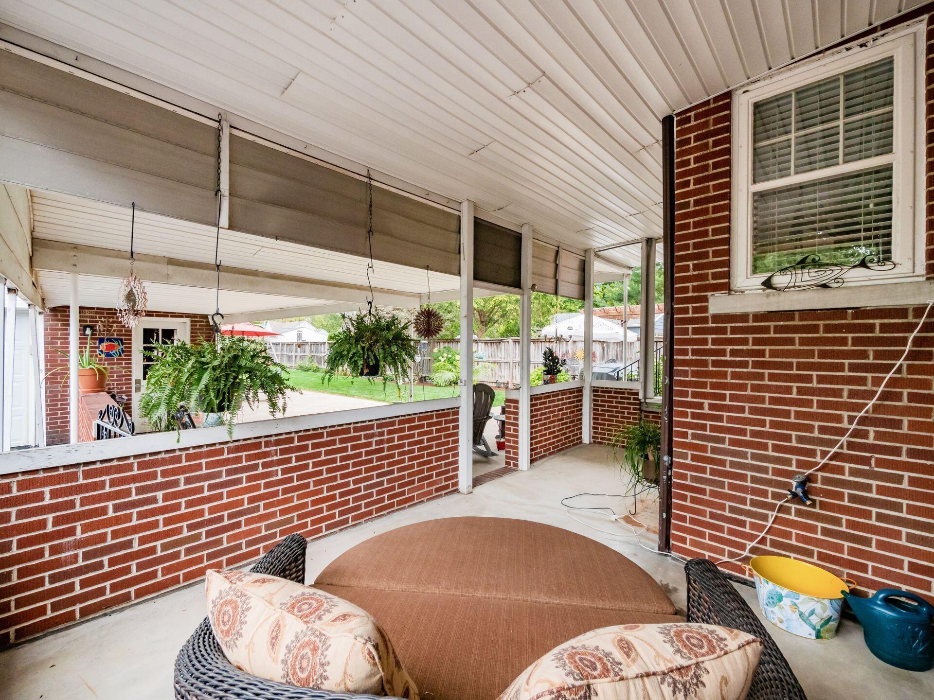 196 East Beaumont Road Columbus, OH 43214 - Photo 32 of 49 Patio