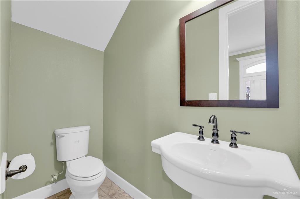 209 Robin Avenue McAllen, TX 78504 - Photo 9 of 20 a bathroom with a toilet a sink and mirror
