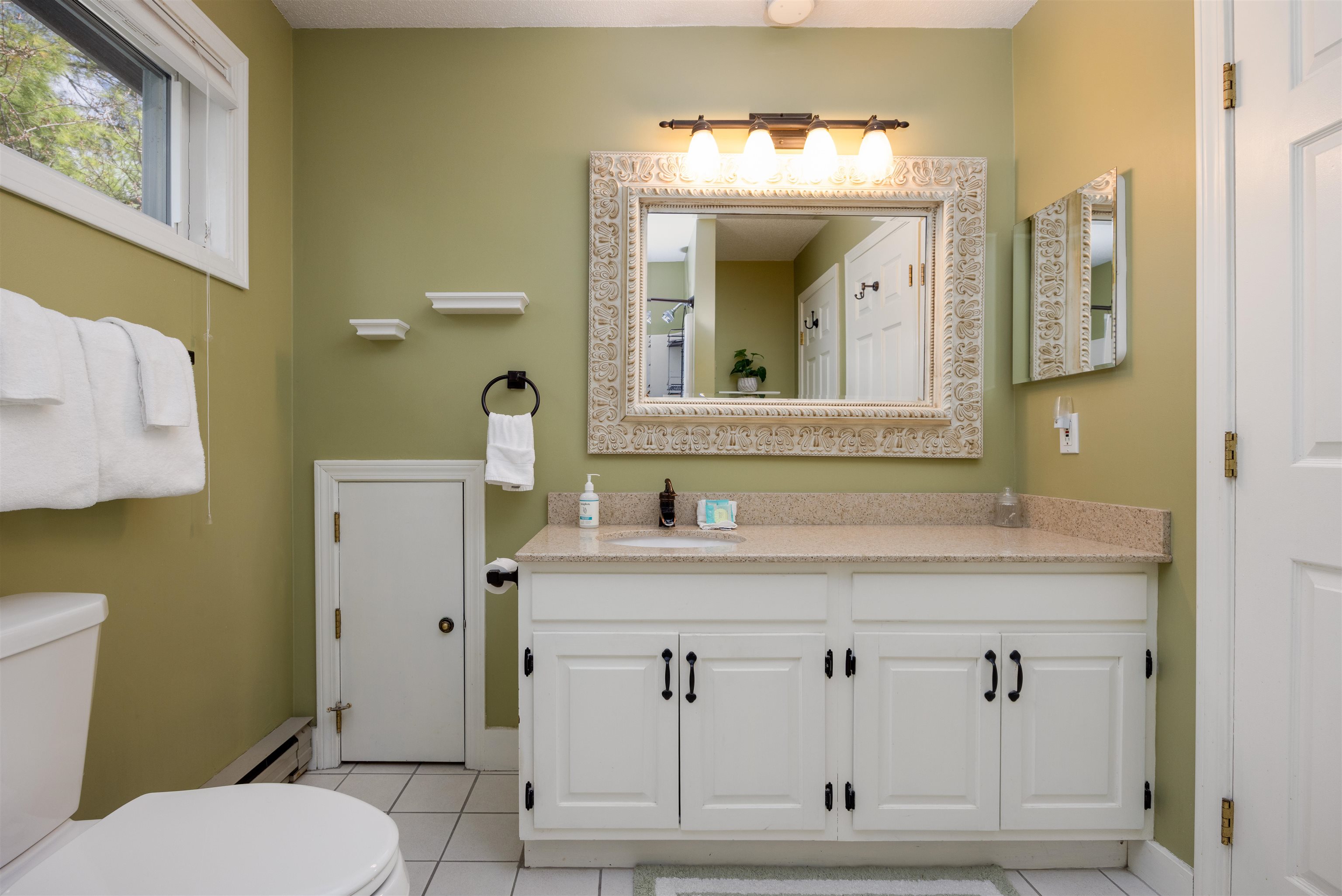 860 Murphys Road, Unit 4A Hartford, VT 05059 - Photo 20 of 34