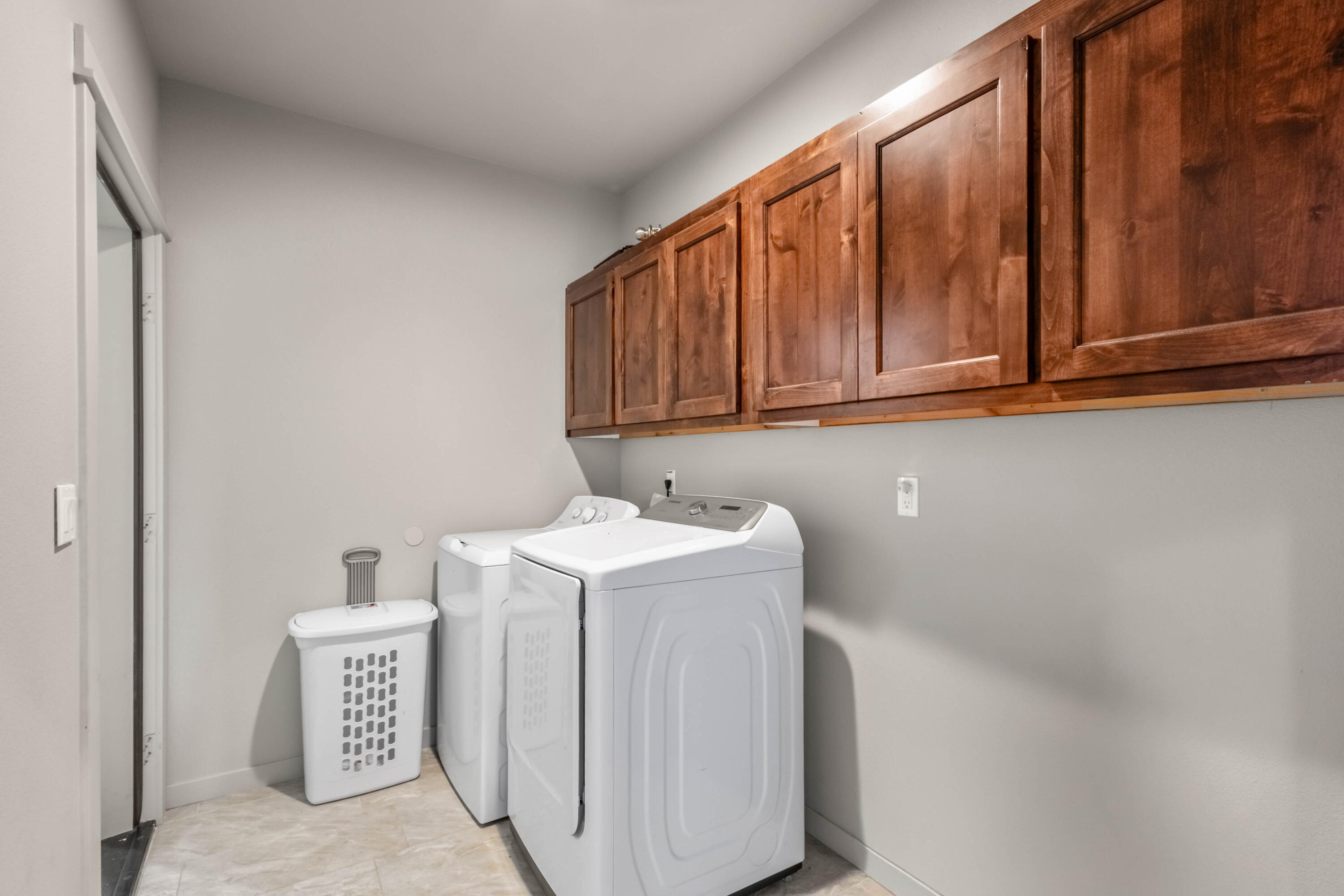 539 Leisek Way Madras, OR 97741 - Photo 22 of 35 a utility room with dryer and washer