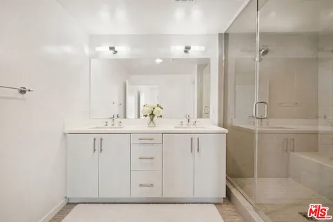 $1,300,000 | 2930 Rowena Avenue, Unit 2, Los Angeles, CA 90039
