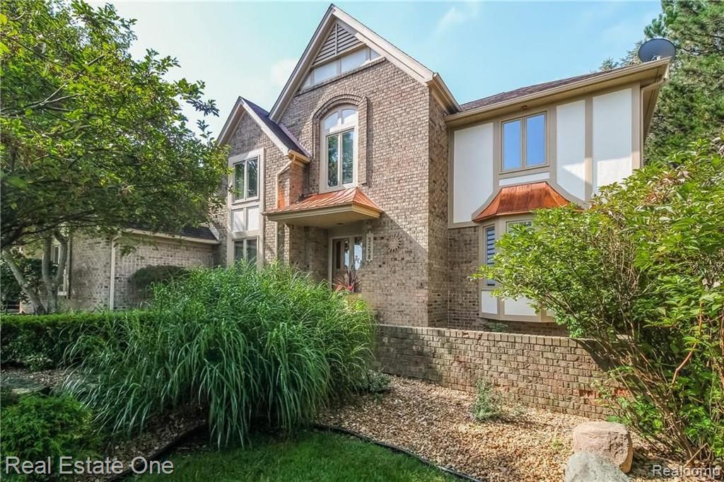 3258 Quail Ridge Circle Rochester Hills, MI 48309 - Photo 2 of 85