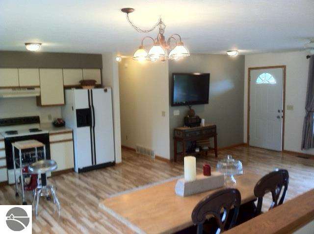 4817 Silver Pines Road Traverse City, MI 49685 - Photo 6 of 12 1747683-5.JPG