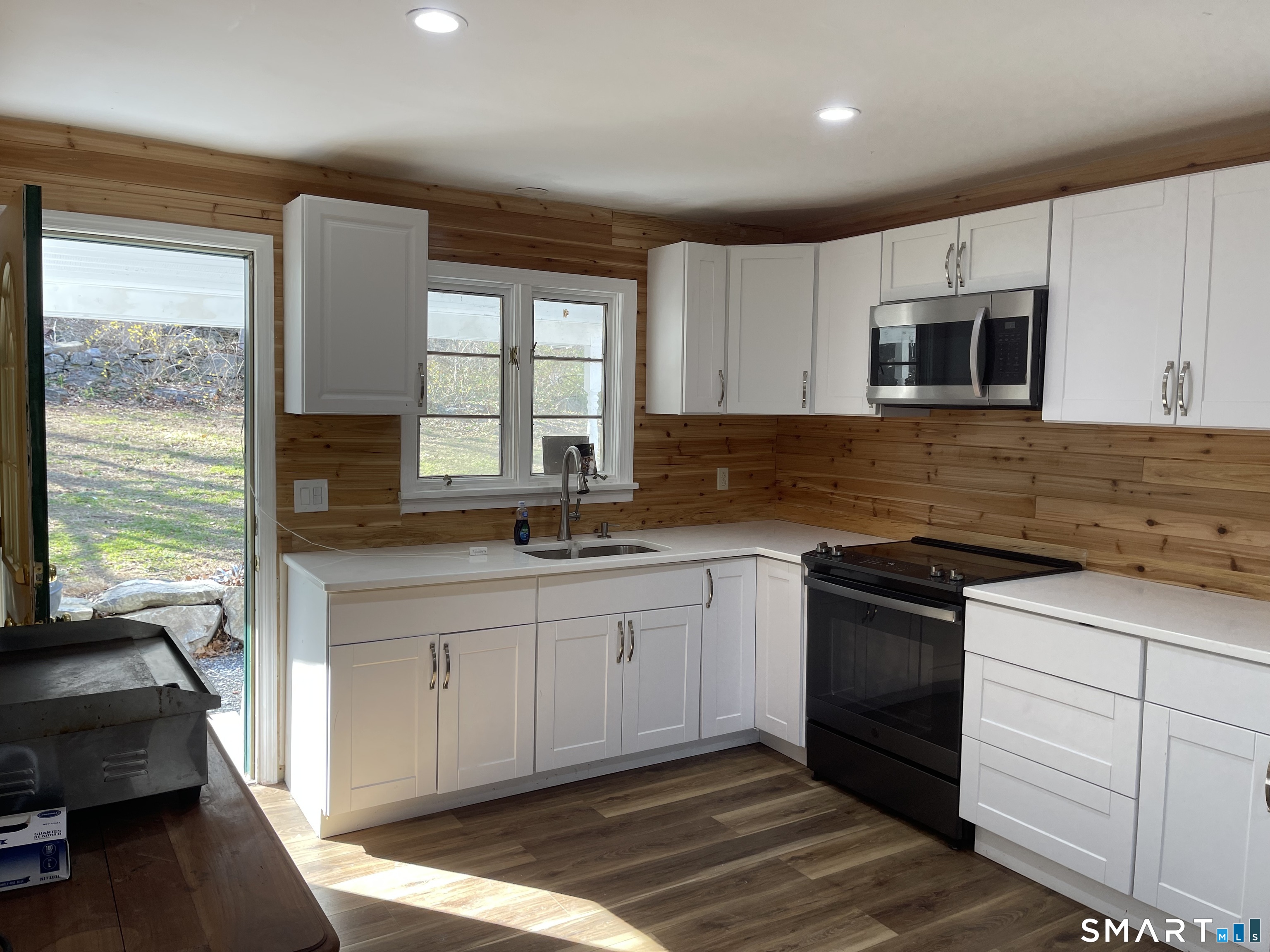 37 Long Meadow Road Oxford, CT 06478 - Photo 2 of 16