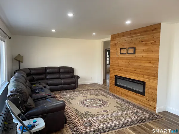 $3,000 | 37 Long Meadow Road, Oxford, CT 06478