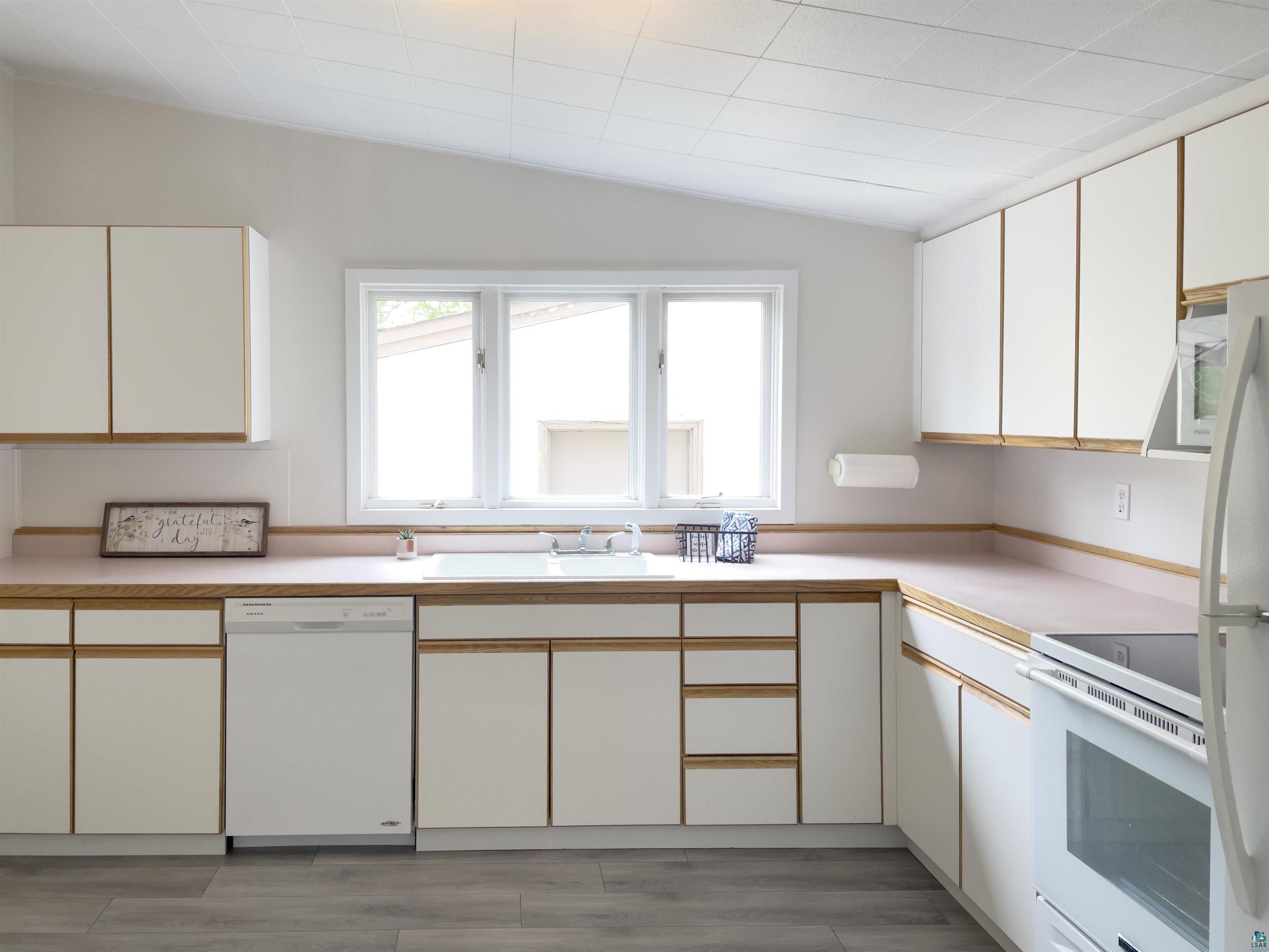 41 Bell Creek Silver Bay, MN 55614 - Photo 11 of 38 New flooring, paint