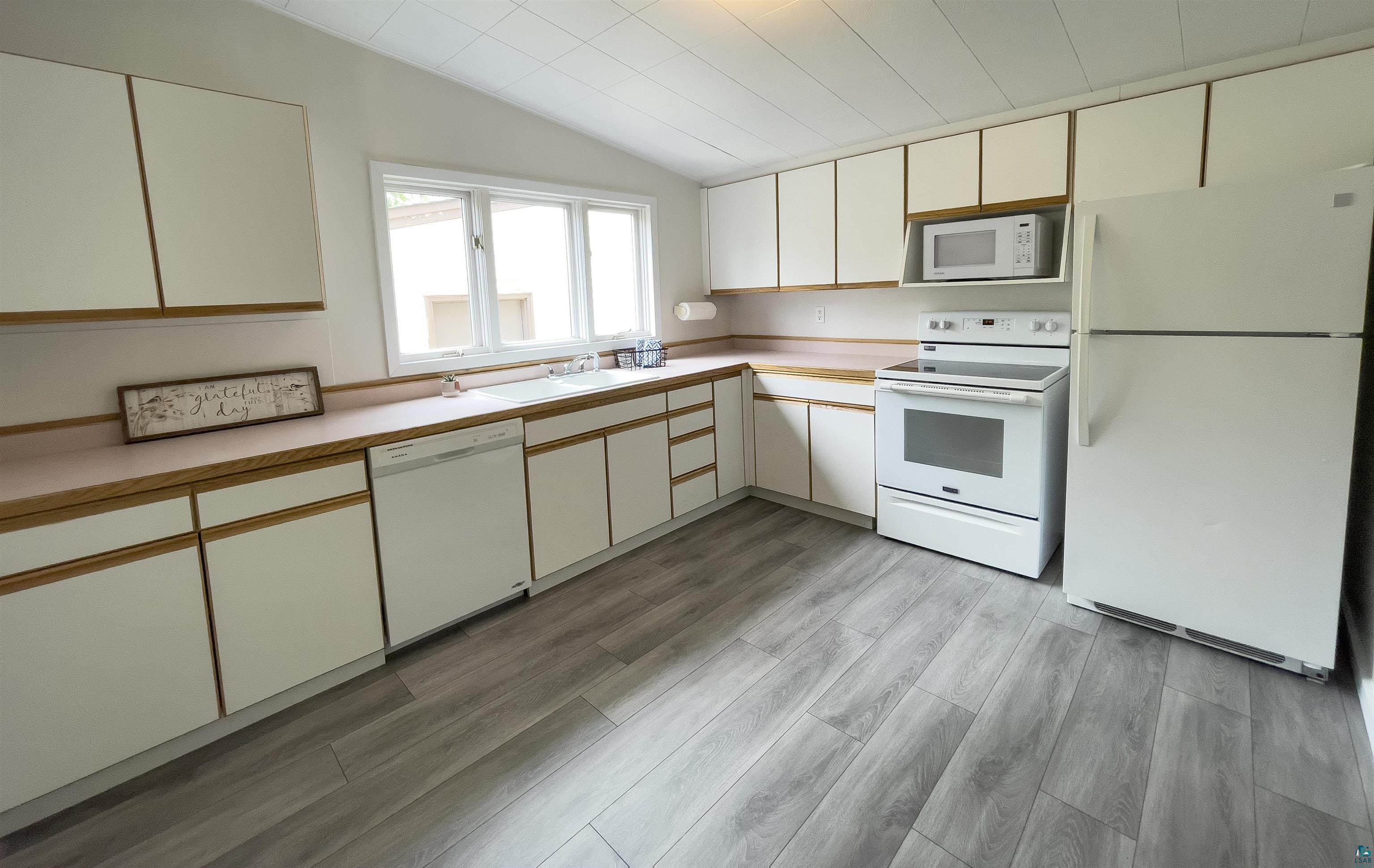 41 Bell Creek Silver Bay, MN 55614 - Photo 10 of 38 Kitchen