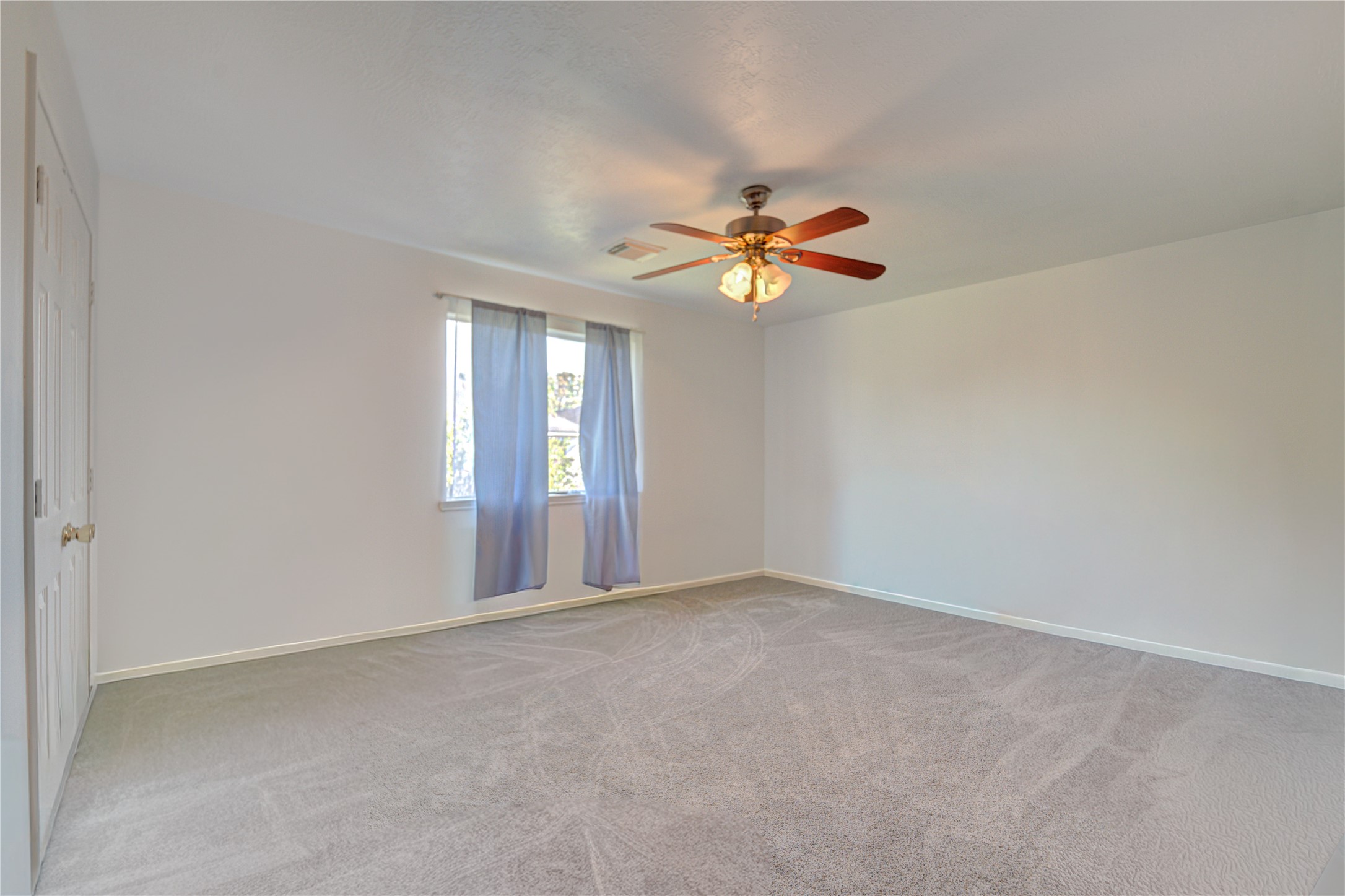 10906 Trail Ridge Drive Houston, TX 77064 - Photo 26 of 41 Upstairs spacious bedroom