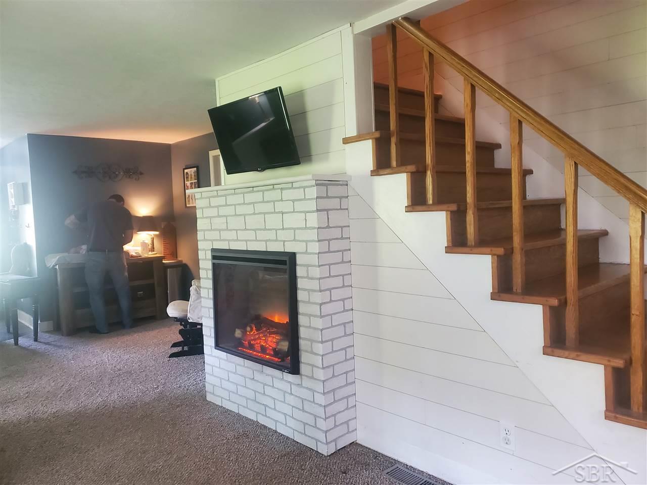 8200 New Lothrop Road New Lothrop, MI 48460 - Photo 5 of 27 Fireplace living room