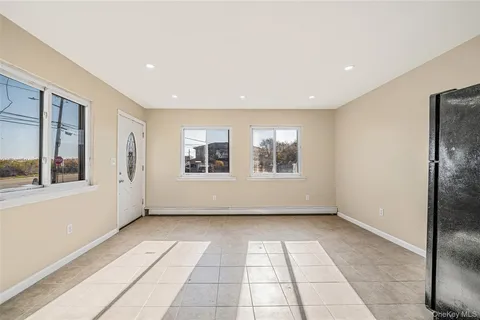$779,988 | 4 Bay Place, Lindenhurst, NY 11757