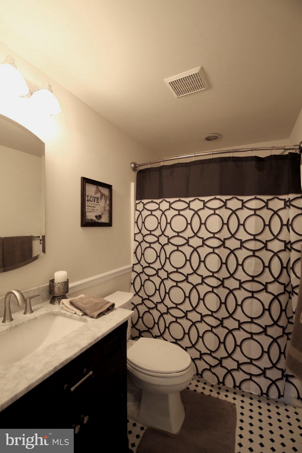 5058 Old Swimming Pool Road Frederick, MD 21703 - Photo 20 of 39 Hall Bath