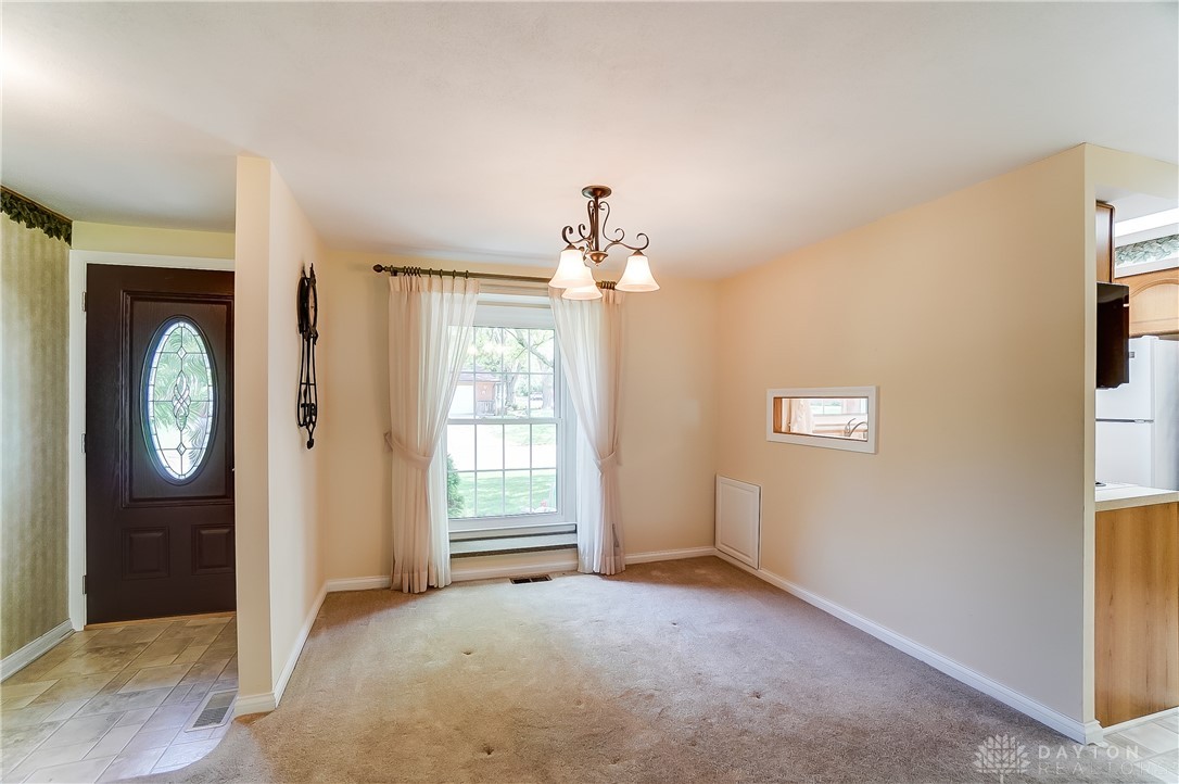 4909 Bonnie Road Kettering, OH 45440 - Photo 6 of 34