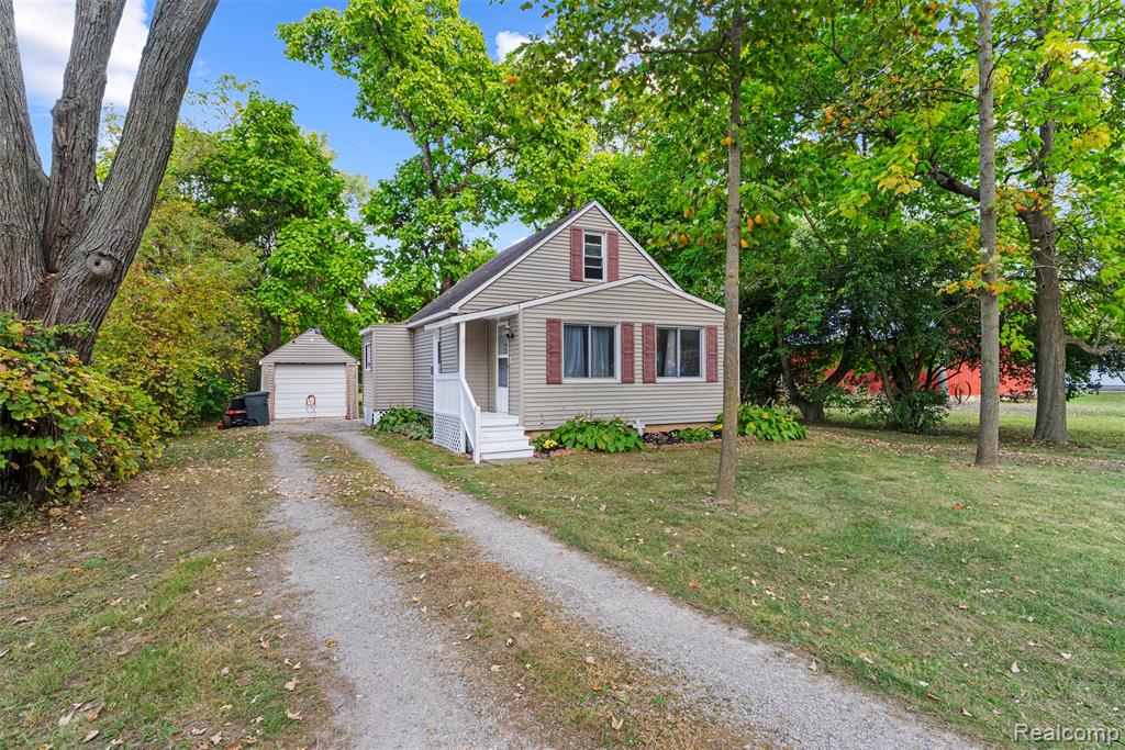 7021 East Carpenter Road Davison, MI 48423 - Photo 2 of 29