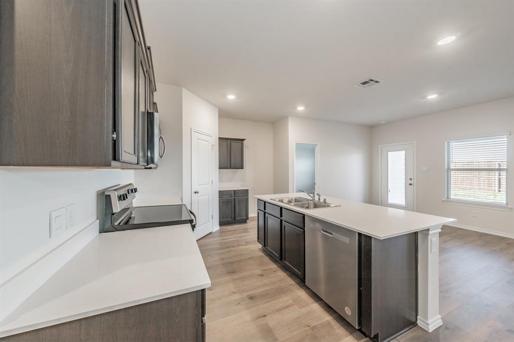 764 Primrose Lane Pilot Point, TX 76258 - Photo 10 of 40