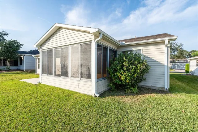 a view of a house with backyard and garden