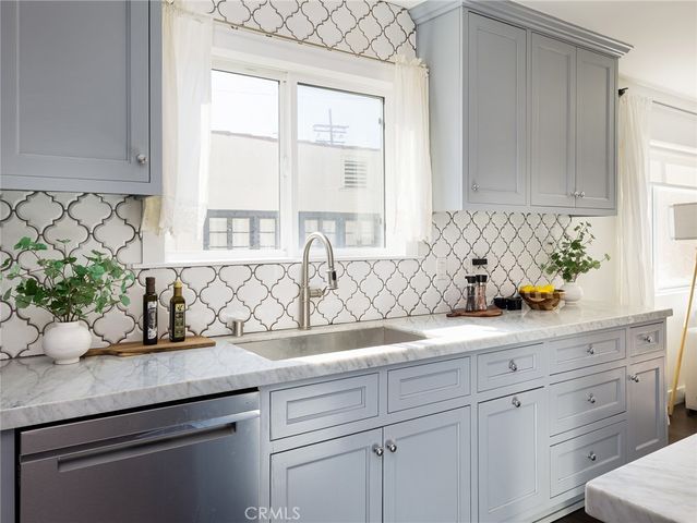 $1,895,000 | 1110 Queen Anne Place, Los Angeles, CA 90019