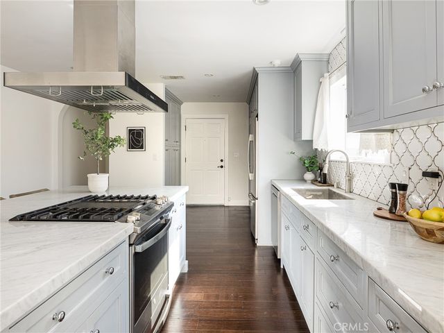 $1,895,000 | 1110 Queen Anne Place, Los Angeles, CA 90019