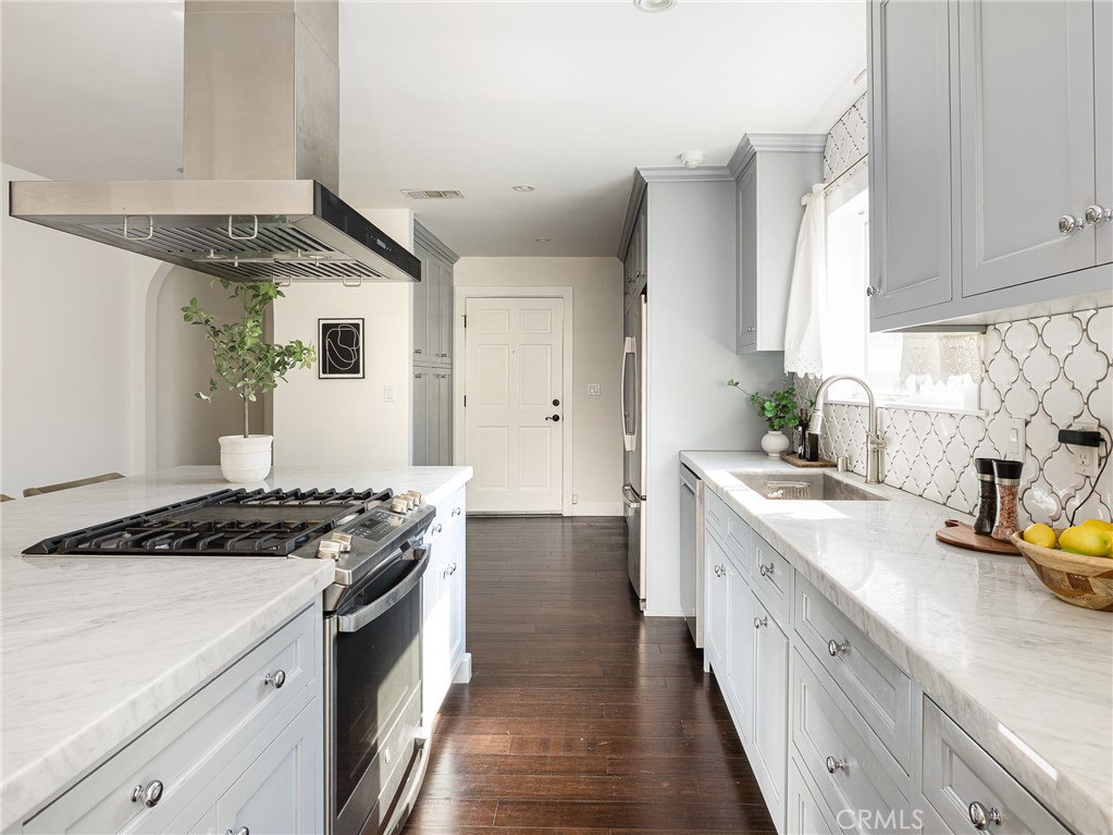 1110 Queen Anne Place Los Angeles, CA 90019 - Photo 26 of 61