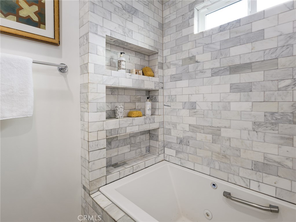 1110 Queen Anne Place Los Angeles, CA 90019 - Photo 35 of 61