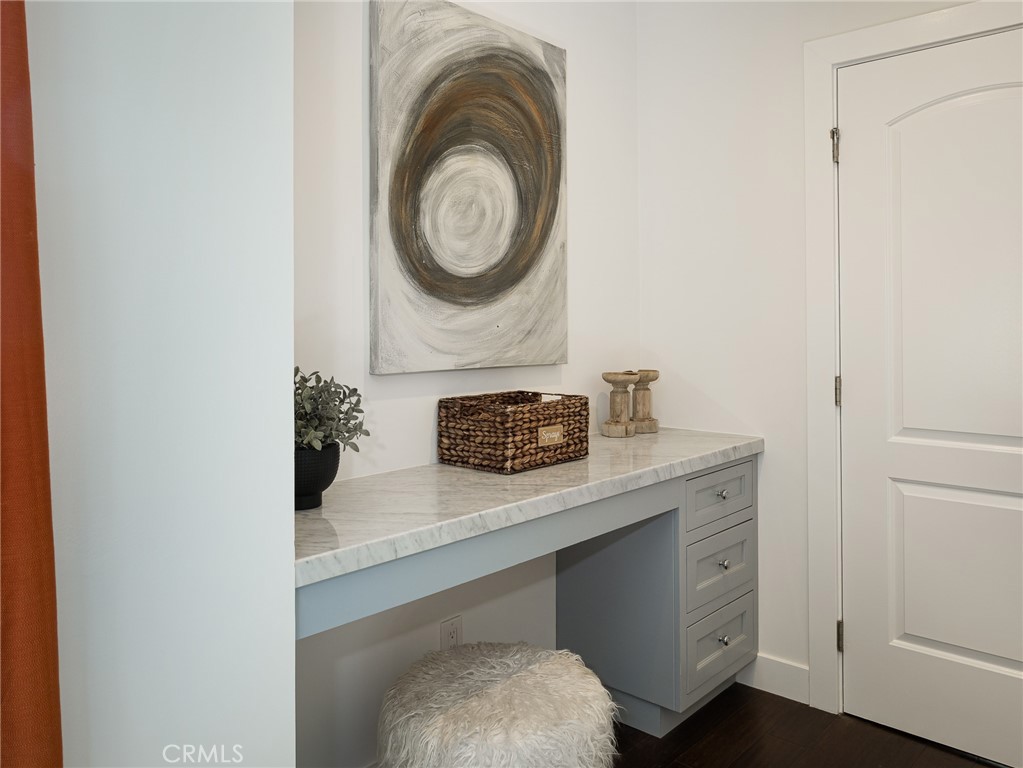 1110 Queen Anne Place Los Angeles, CA 90019 - Photo 36 of 61