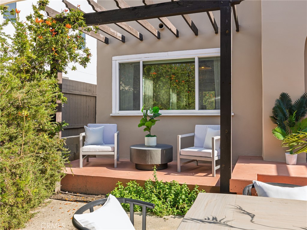 1110 Queen Anne Place Los Angeles, CA 90019 - Photo 4 of 61