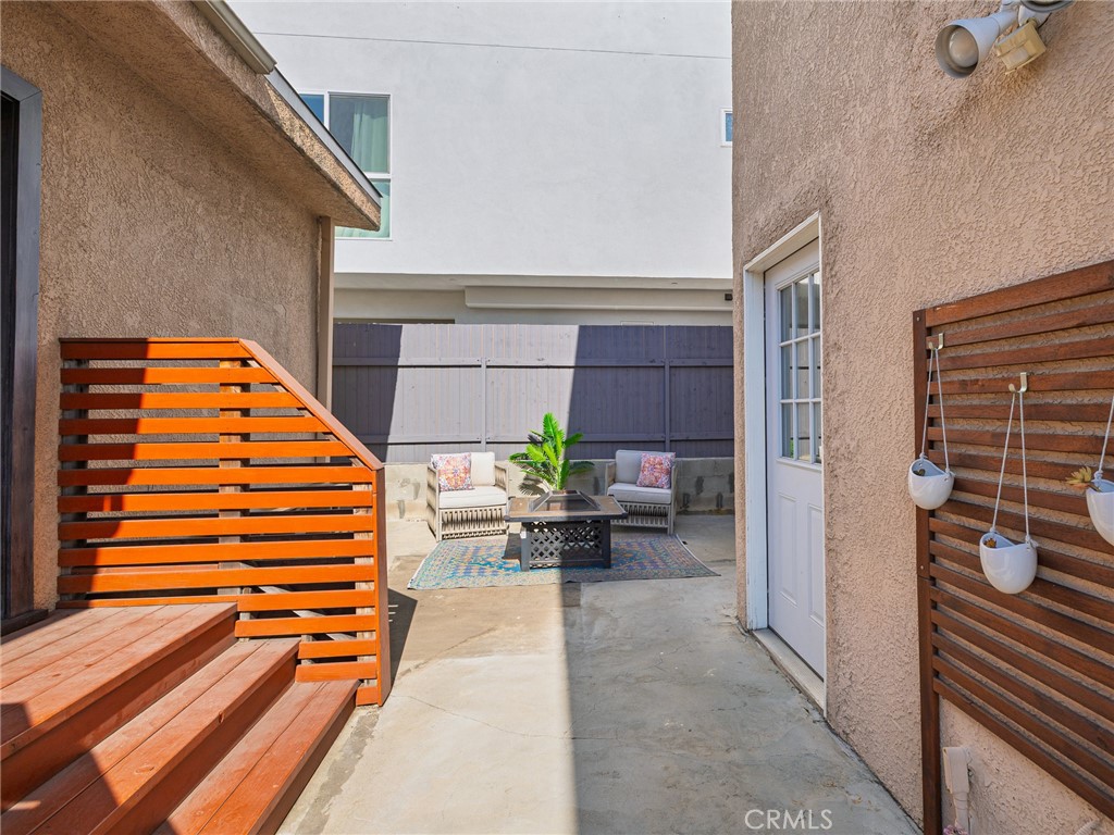 1110 Queen Anne Place Los Angeles, CA 90019 - Photo 44 of 61