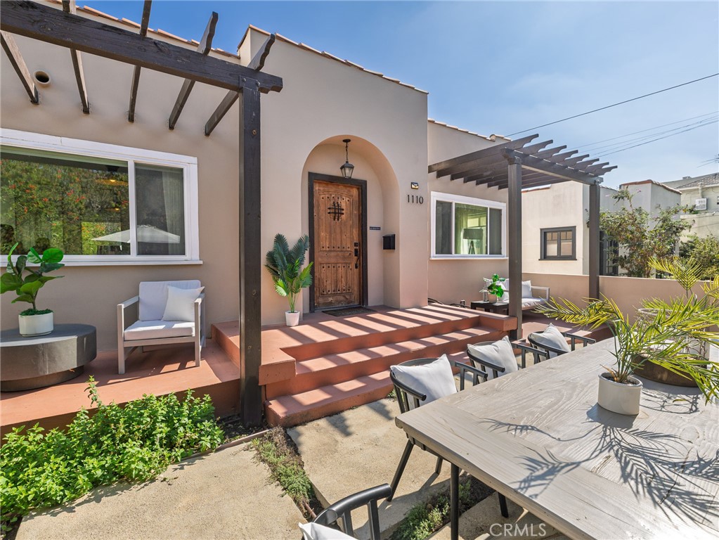 1110 Queen Anne Place Los Angeles, CA 90019 - Photo 5 of 61