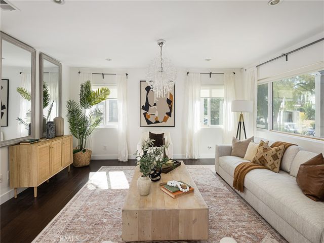 $1,895,000 | 1110 Queen Anne Place, Los Angeles, CA 90019