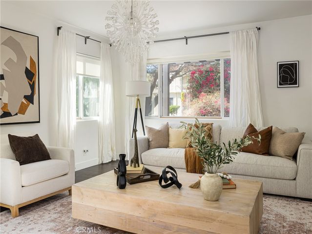 $1,895,000 | 1110 Queen Anne Place, Los Angeles, CA 90019