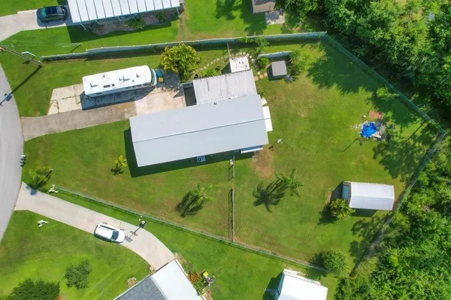 a view of house with a big yard