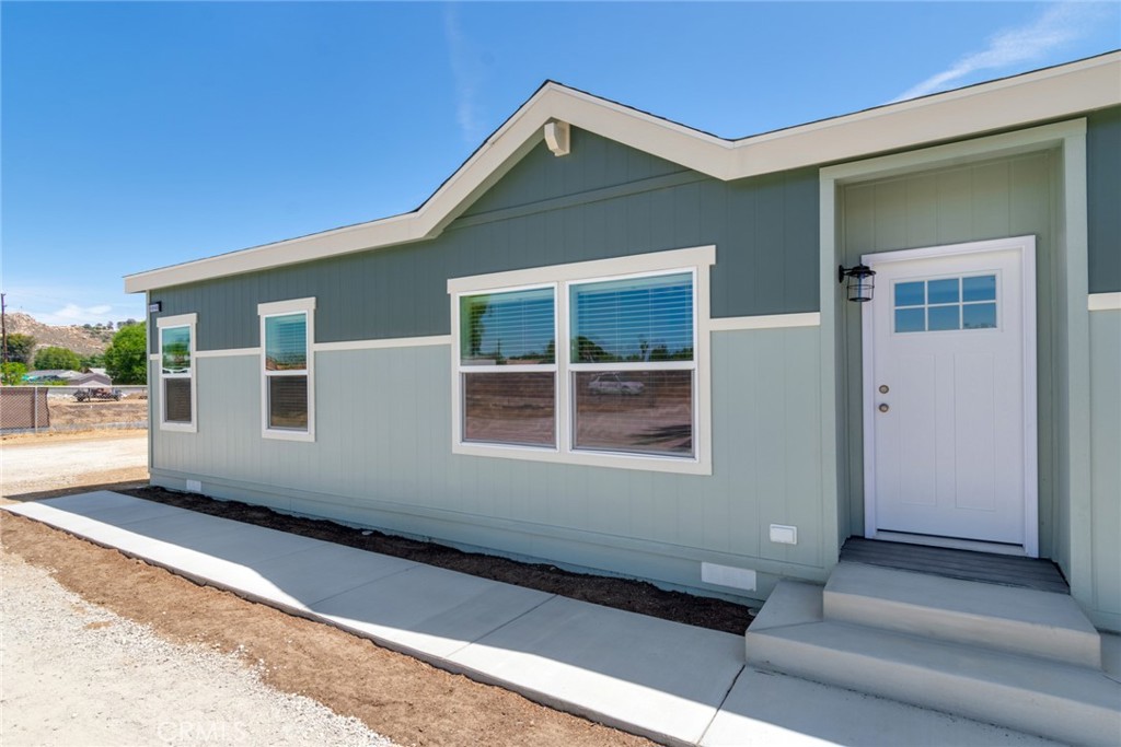 19165 Spalding Avenue Riverside, CA 92508 - Photo 2 of 32 Entry View