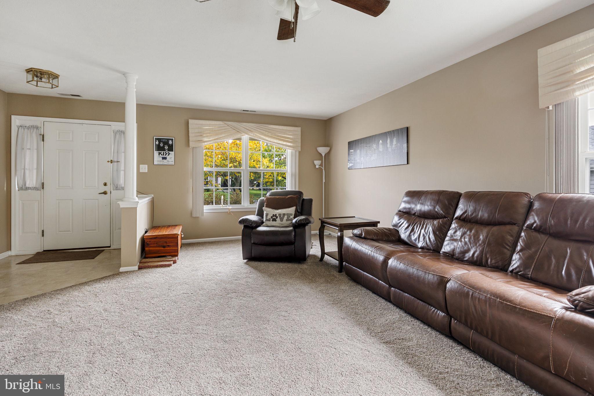34 Maple Leaf Circle Sewell, NJ 08080 - Photo 6 of 28 Living Room