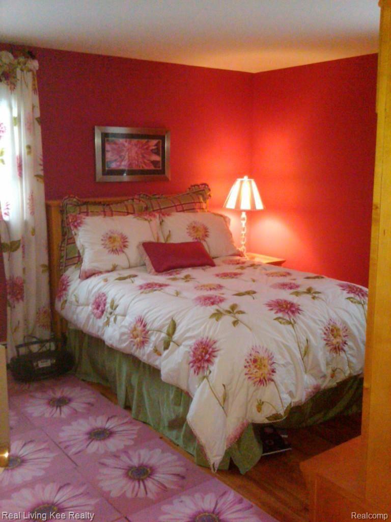 393 Broadleaf Drive Rochester, MI 48306 - Photo 11 of 14 Bedroom 2.jpg