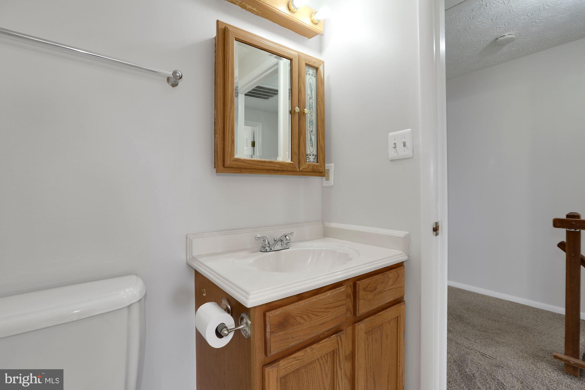 3740 Castle Terrace, Unit 120145 Silver Spring, MD 20904 - Photo 20 of 35 Connection to Hallway Full Bath