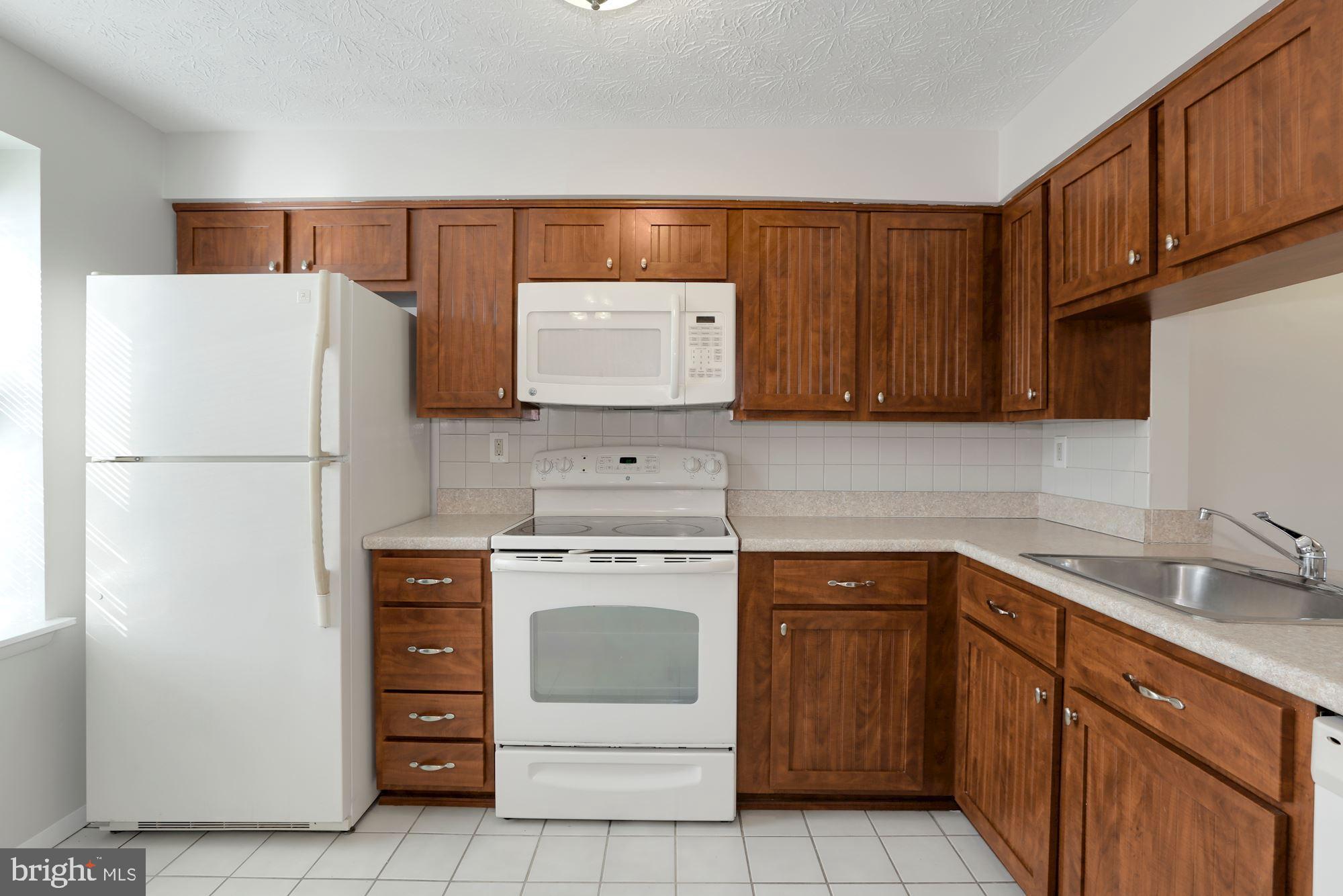 3740 Castle Terrace, Unit 120145 Silver Spring, MD 20904 - Photo 5 of 35 Eat-in Kitchen