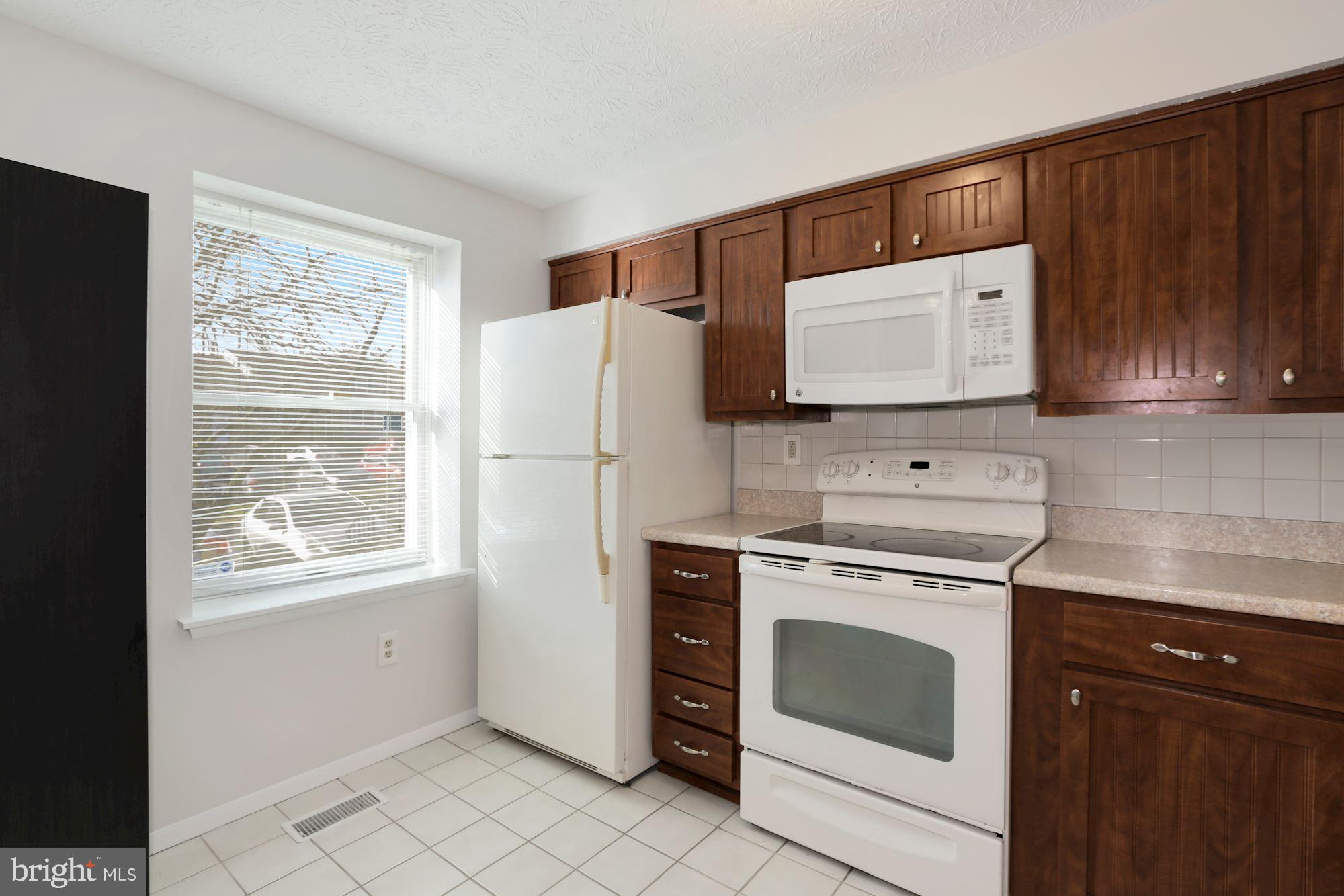 3740 Castle Terrace, Unit 120145 Silver Spring, MD 20904 - Photo 6 of 35 Eat-in Kitchen