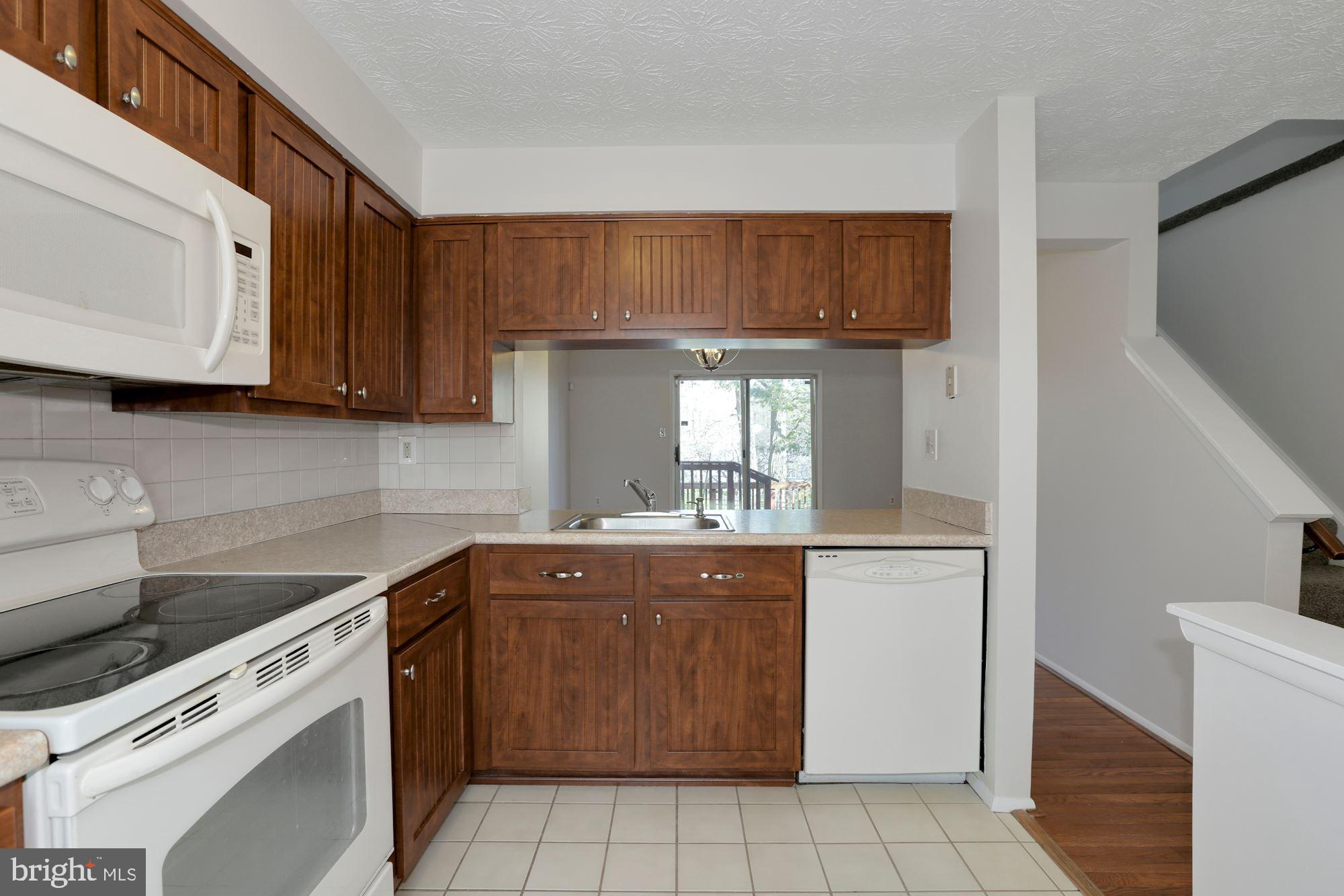 3740 Castle Terrace, Unit 120145 Silver Spring, MD 20904 - Photo 7 of 35 Eat-in Kitchen