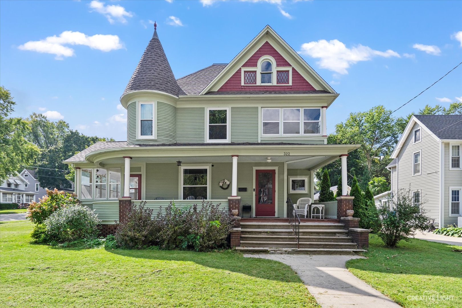 a view of house with garden