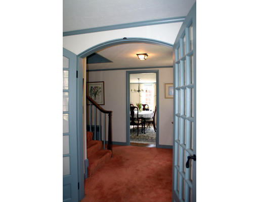 17 Parmenter Road Wayland, MA 01778 - Photo 11 of 18 a view of a living room and bathroom
