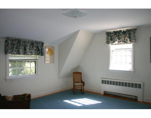 17 Parmenter Road Wayland, MA 01778 - Photo 13 of 18 a view of an empty room with a window