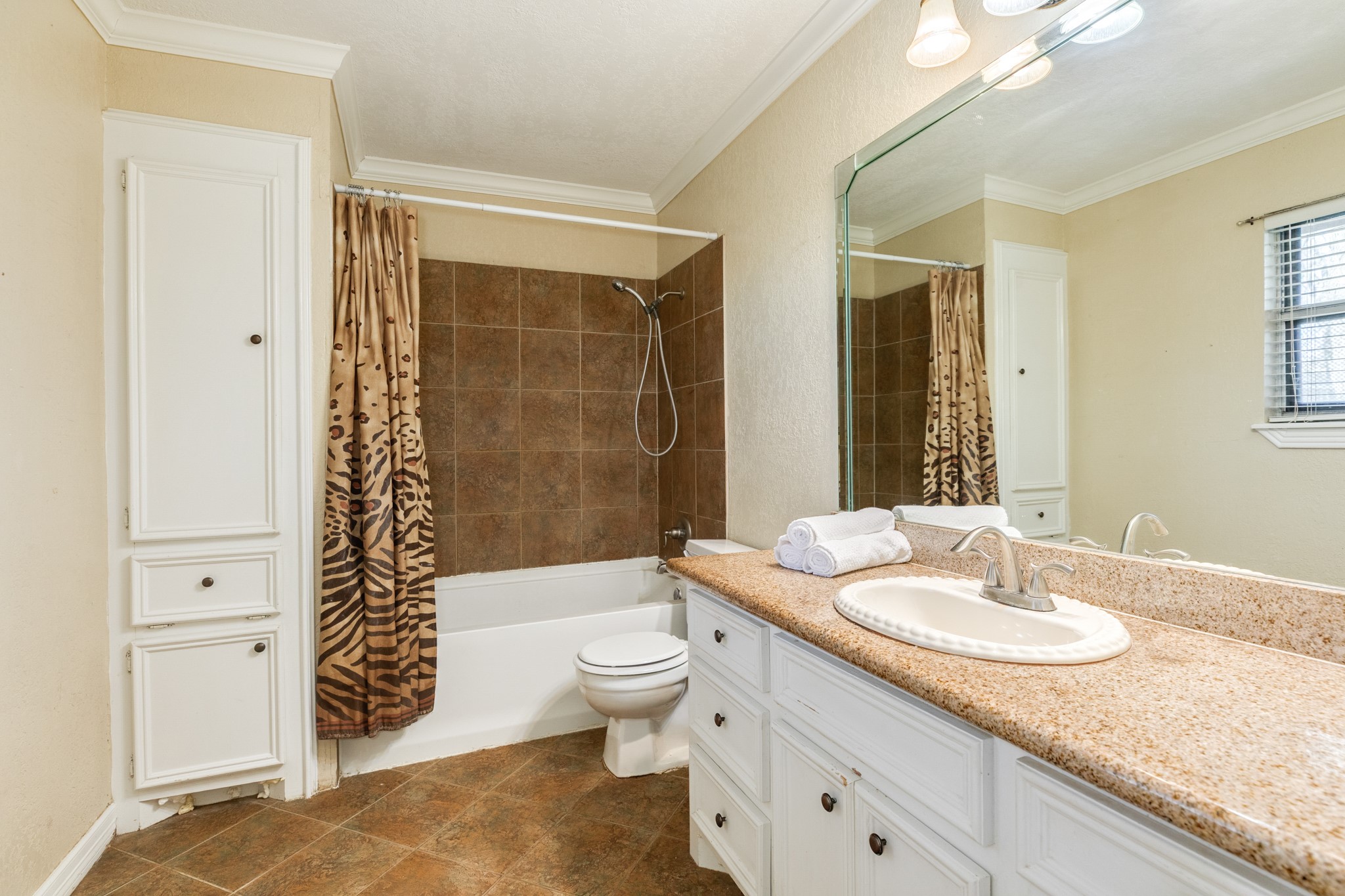 1112 West Mulberry Street Angleton, TX 77515 - Photo 13 of 20