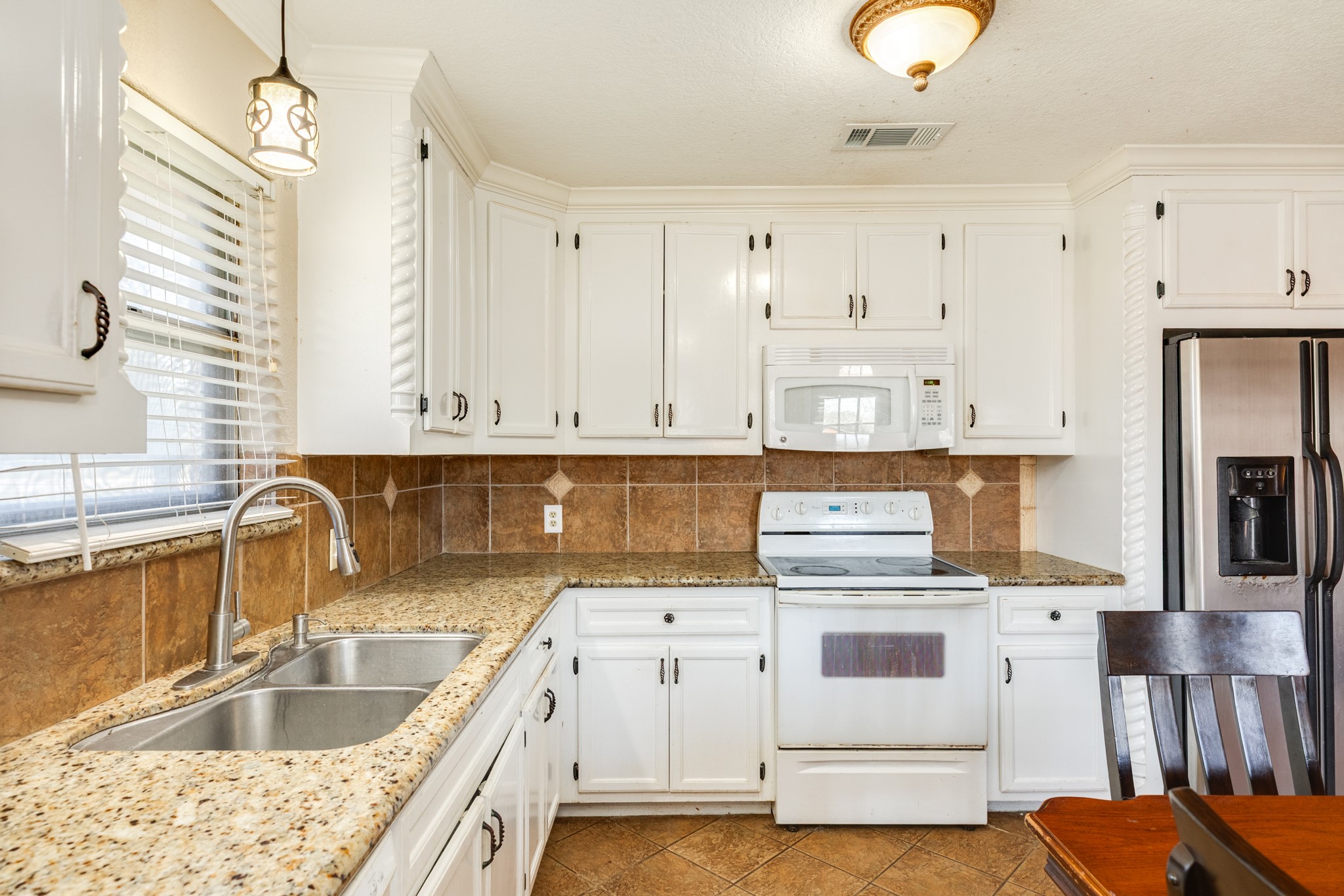 1112 West Mulberry Street Angleton, TX 77515 - Photo 8 of 20