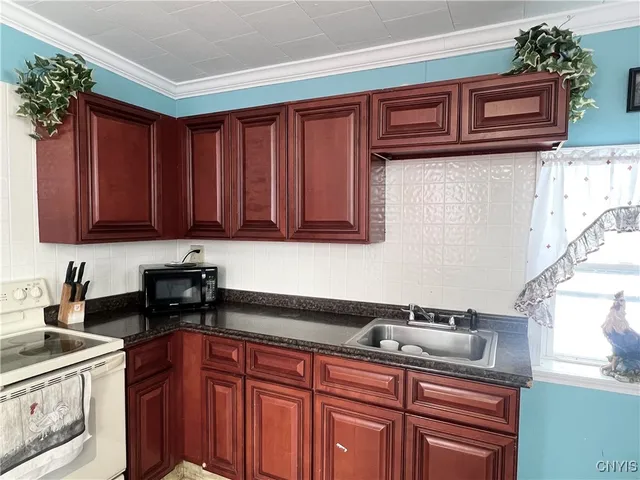 $185,000 | 8 Noyes Street, Utica, NY 13502